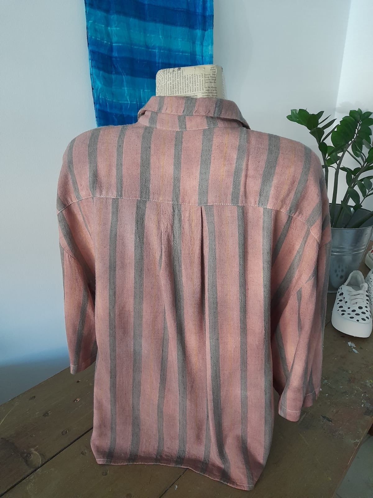 Ръчно багрена риза в кафяво