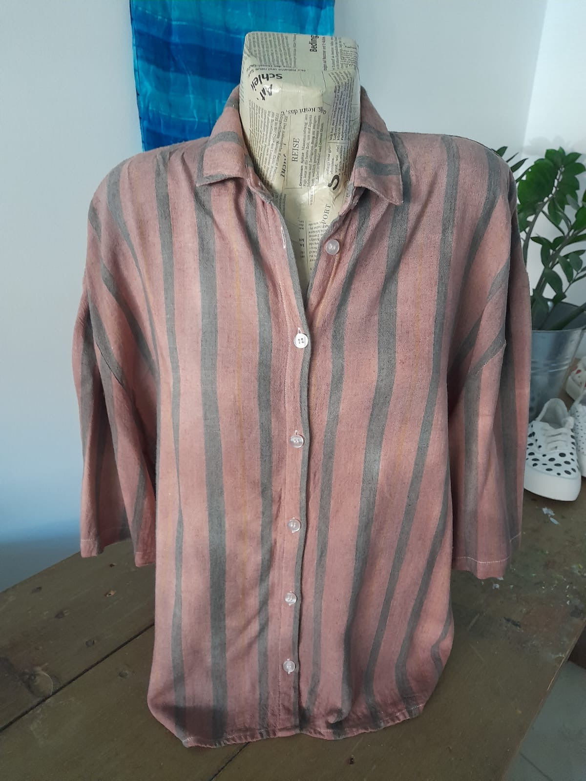 Ръчно багрена риза в кафяво