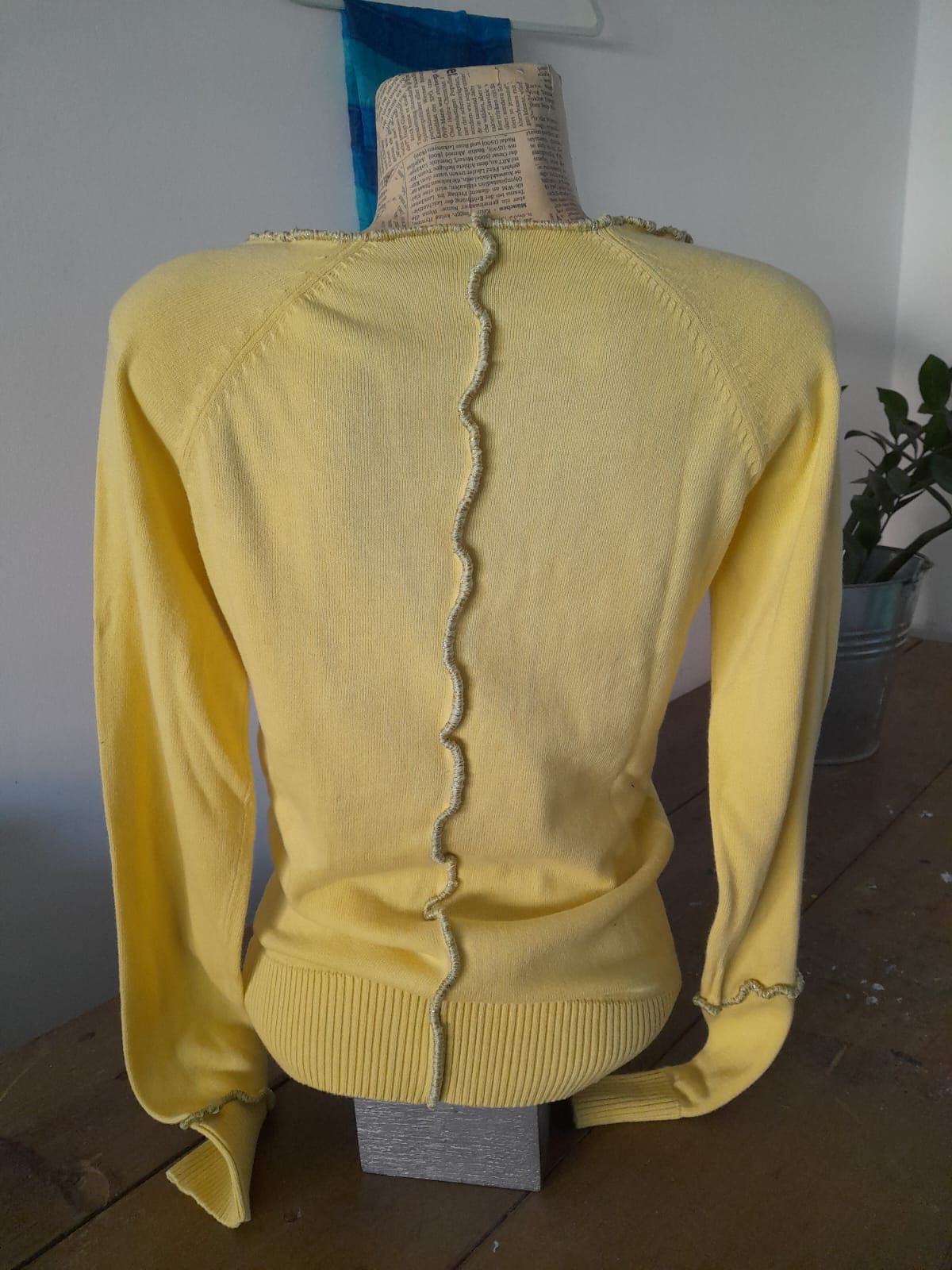 Пуловер в жълто
