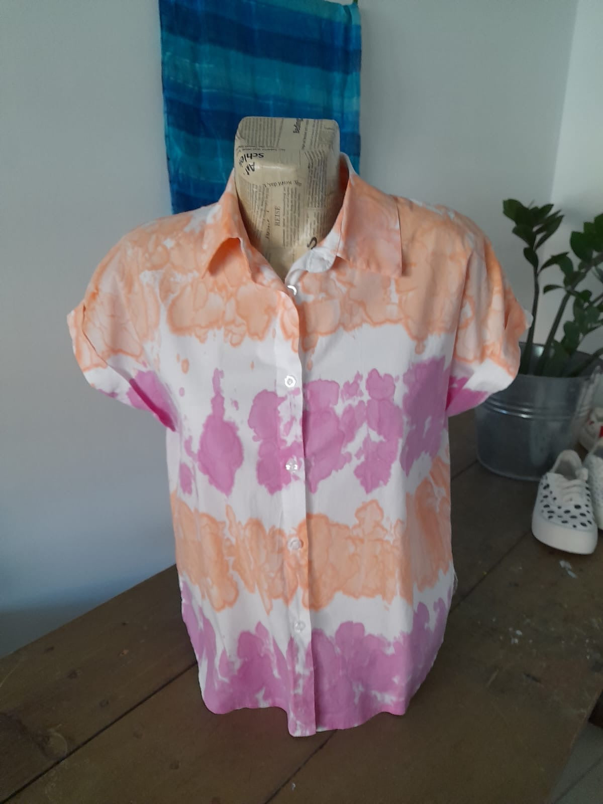 Ръчно багрена риза в оранжево и розово