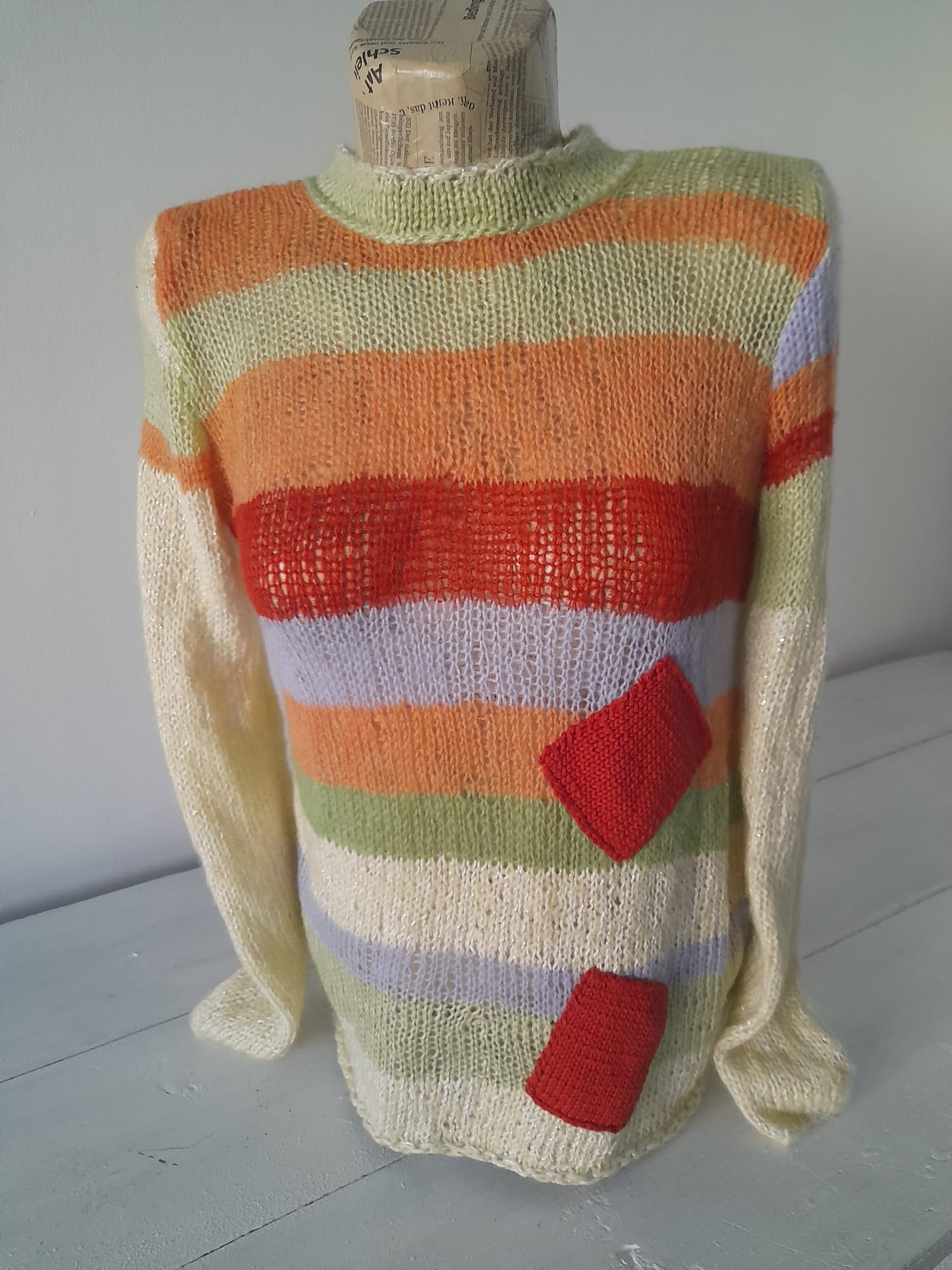 Ръчно плетен пуловер