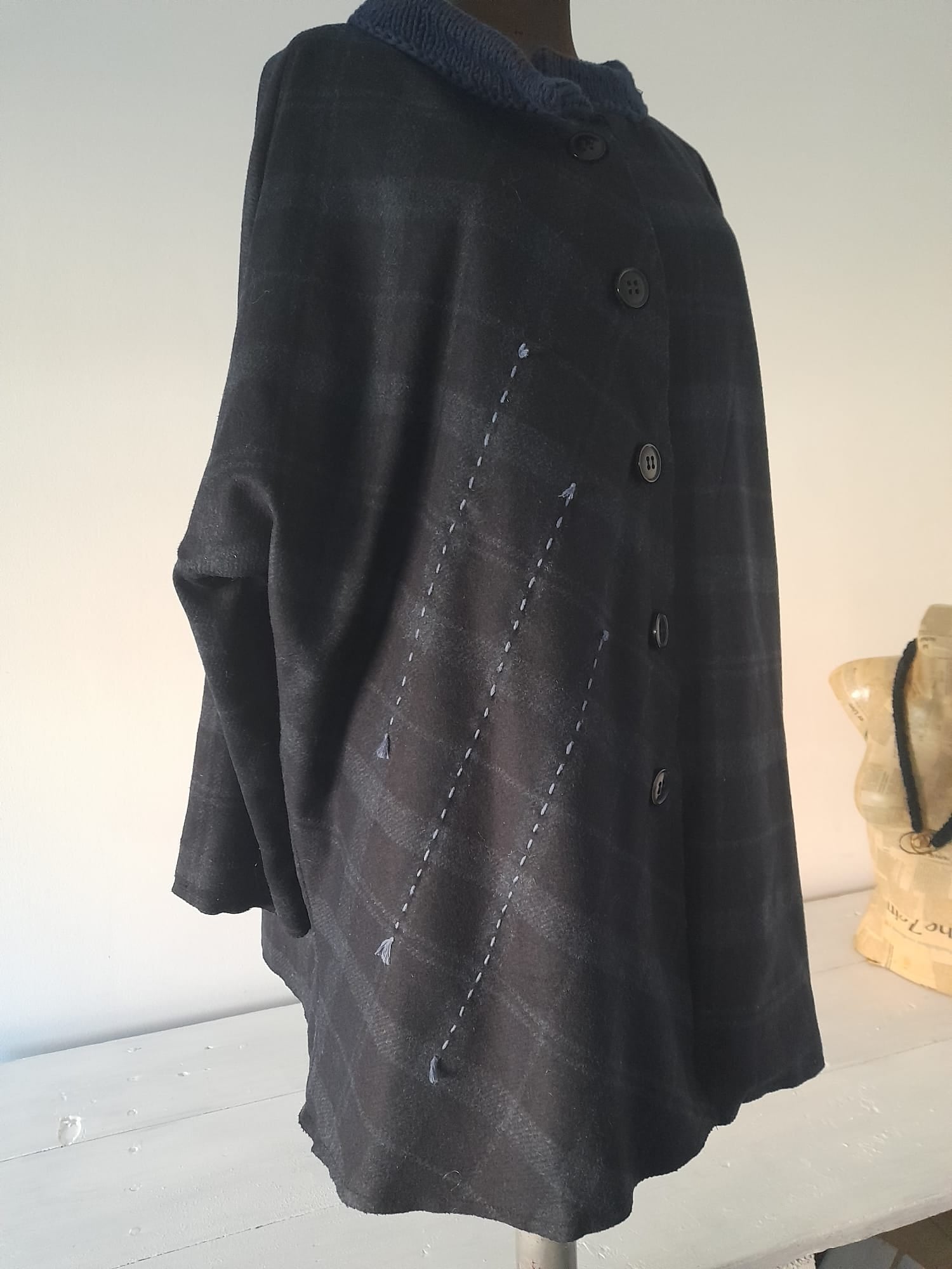 Палто с ръчна бродерия