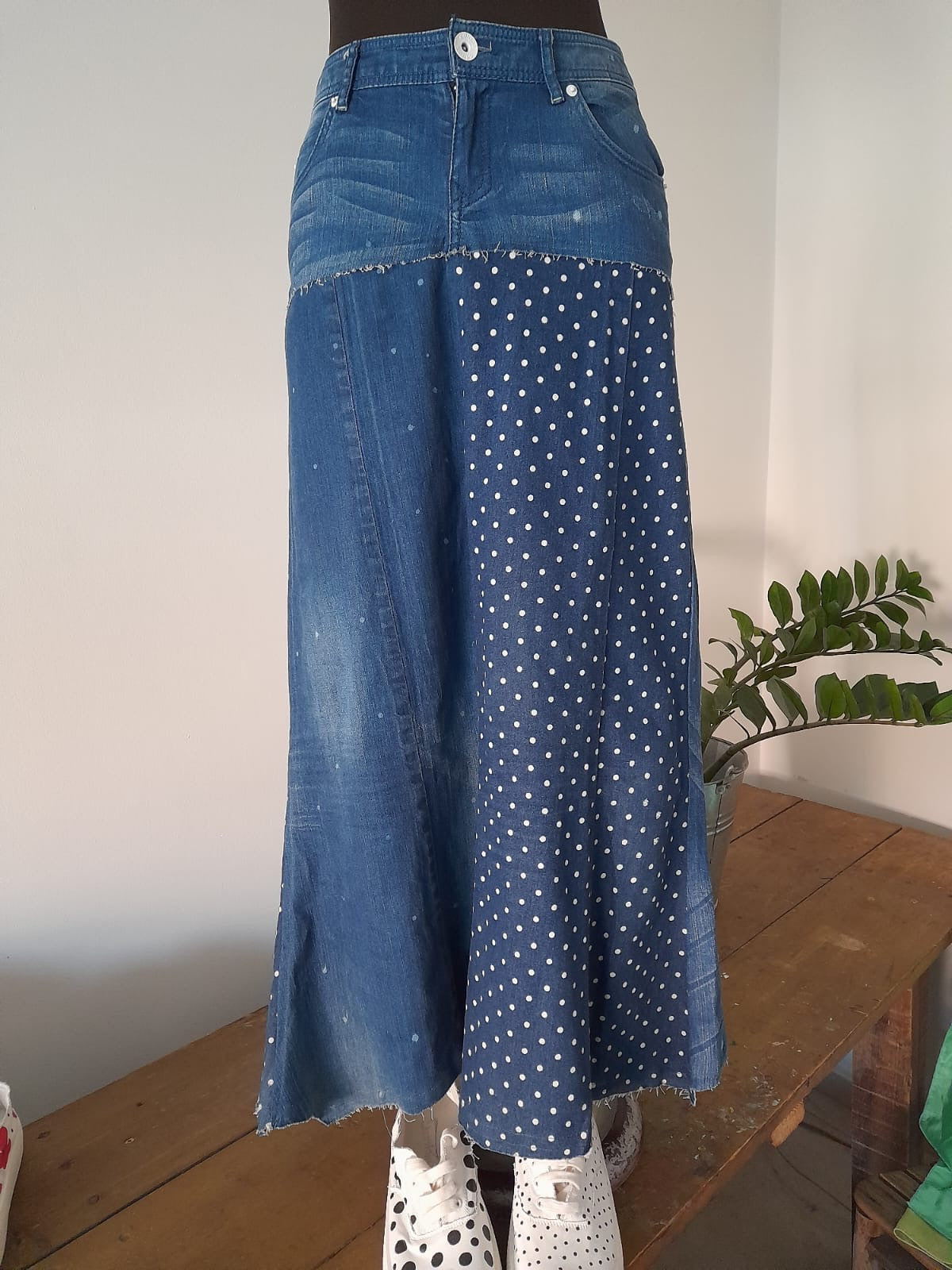 Рисувана пола деним