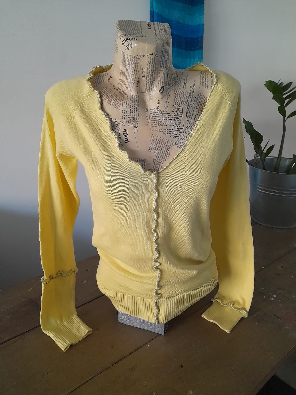 Пуловер в жълто