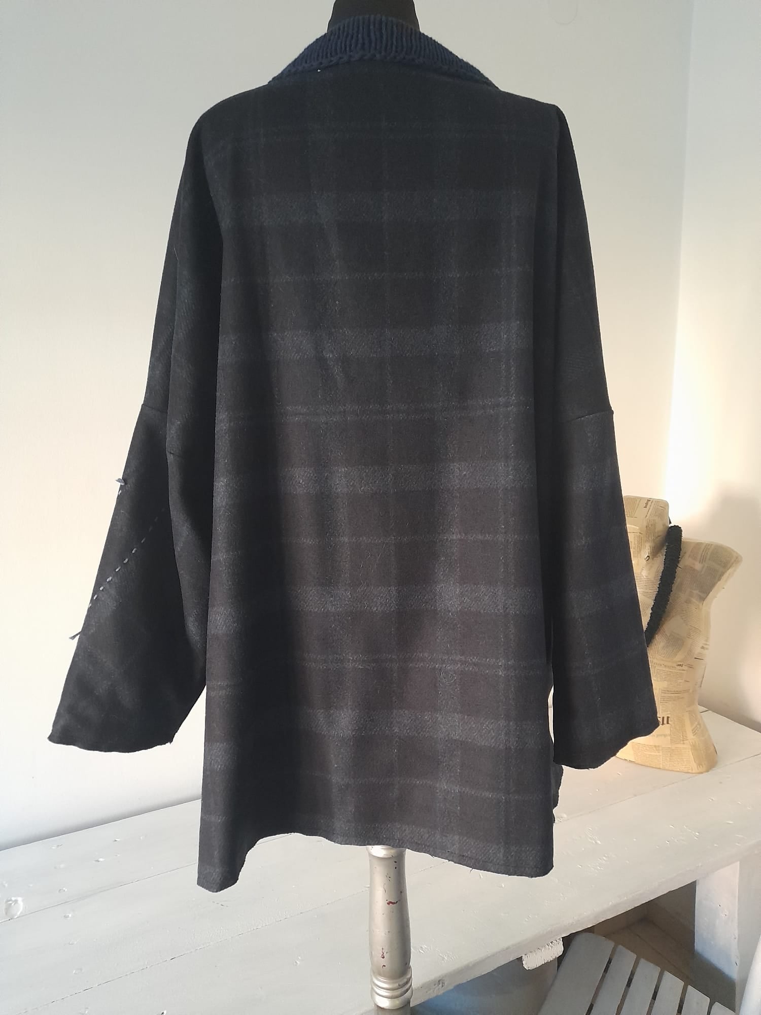 Палто с ръчна бродерия