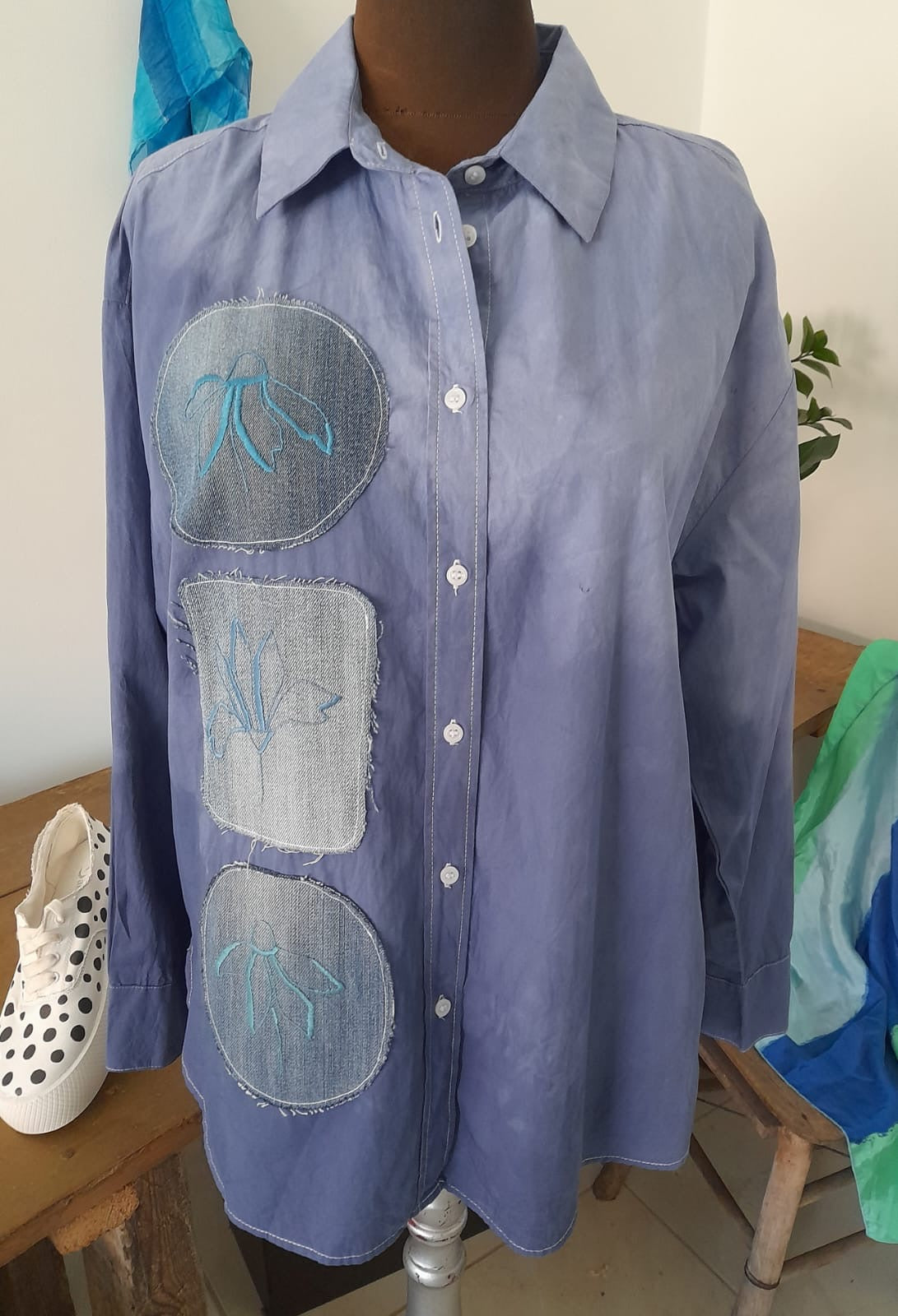 Ръчно багрена риза с бродерия