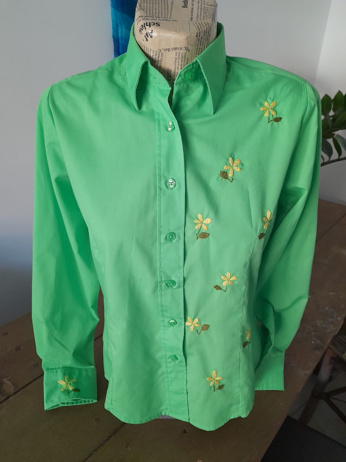 Блуза с ръчна бродерия