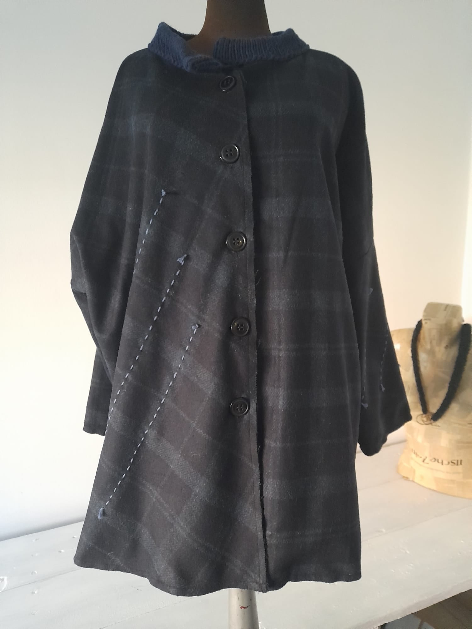 Палто с ръчна бродерия