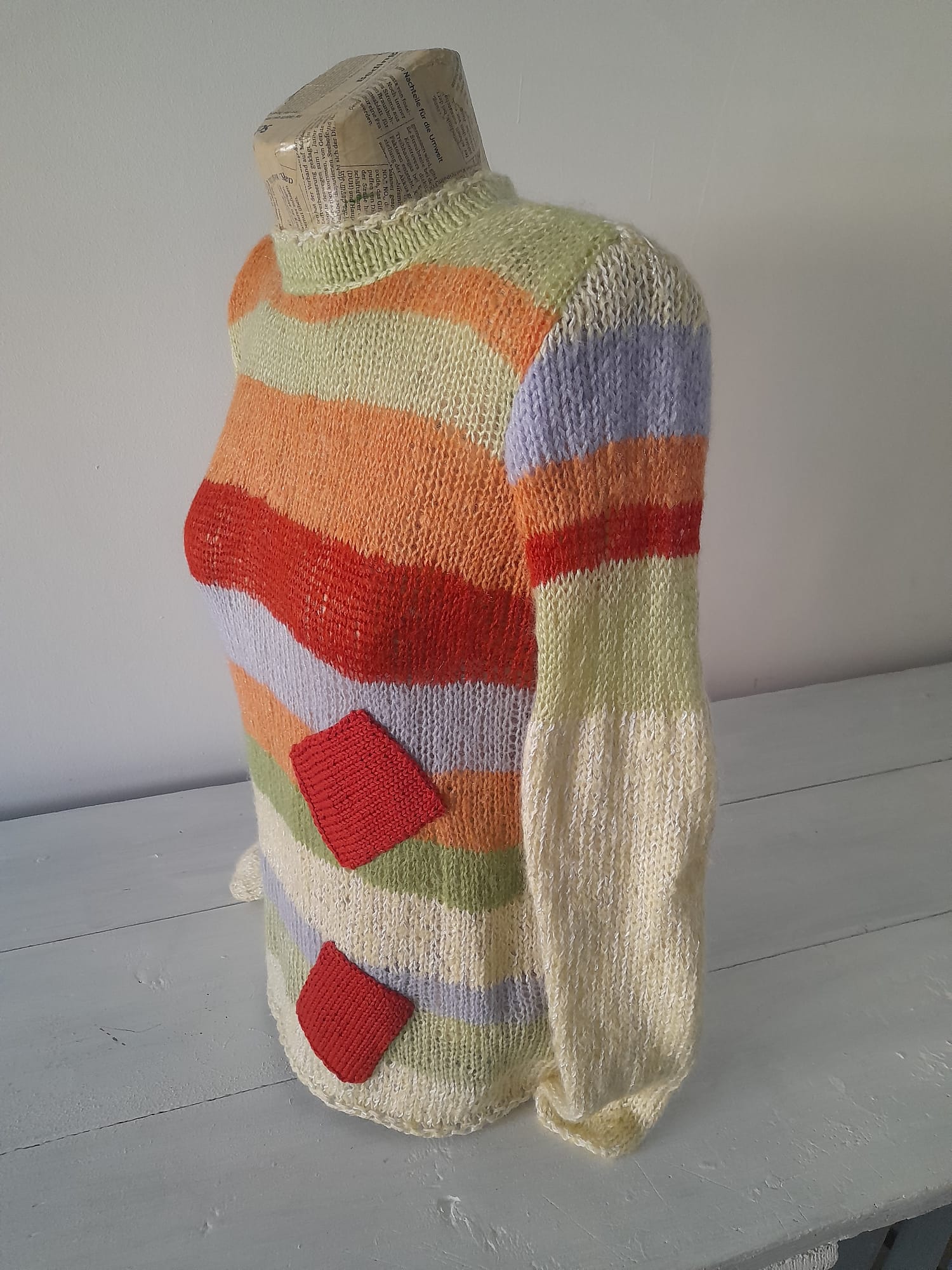 Ръчно плетен пуловер