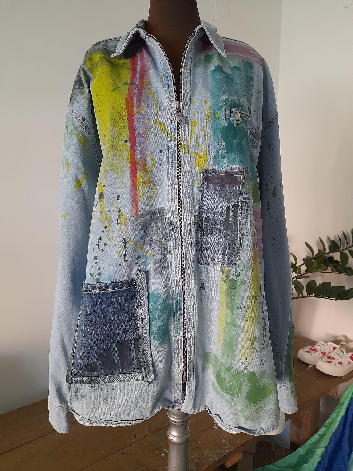 Ръчно рисувано деним яке с декорации