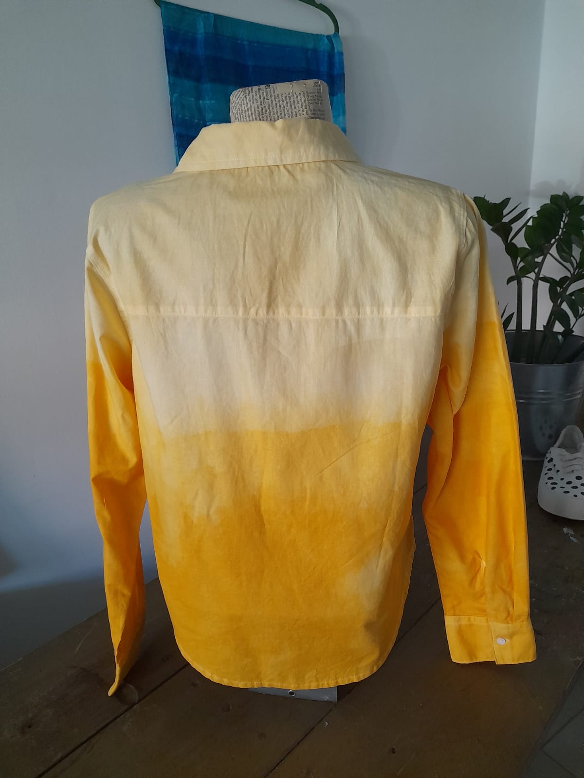 Ръчно багрена риза в жълто